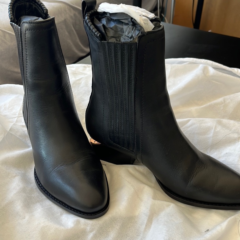 Alexander Wang Anouck Chelsea leather boots